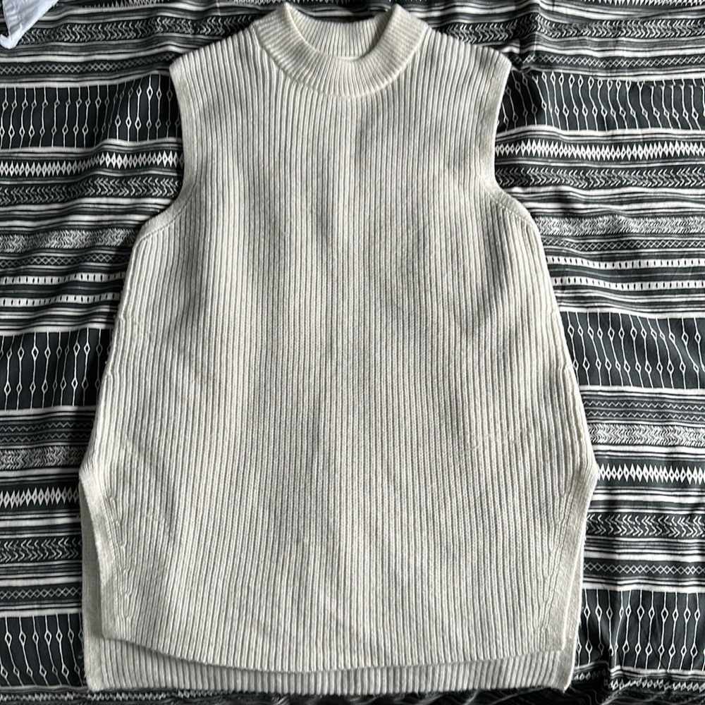 H&M chunky knit sleeveless sweater